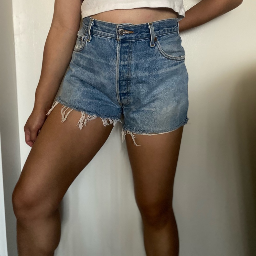 Vintage 501 Levi’s cutoff denim shorts 😍